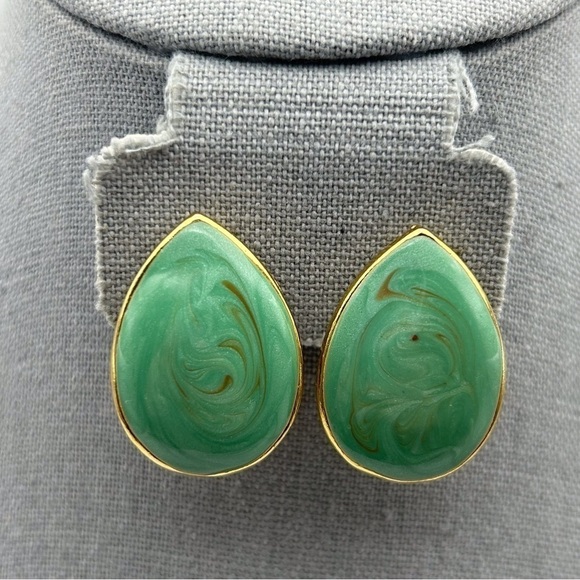 Vintage Seafoam Green Enamel Swirl Painted Teardrop Clip On Earrings Gold Tone - Picture 1 of 6